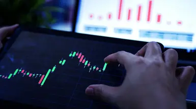 У меня есть накопленные средства. Куда вложиться: авто или акции